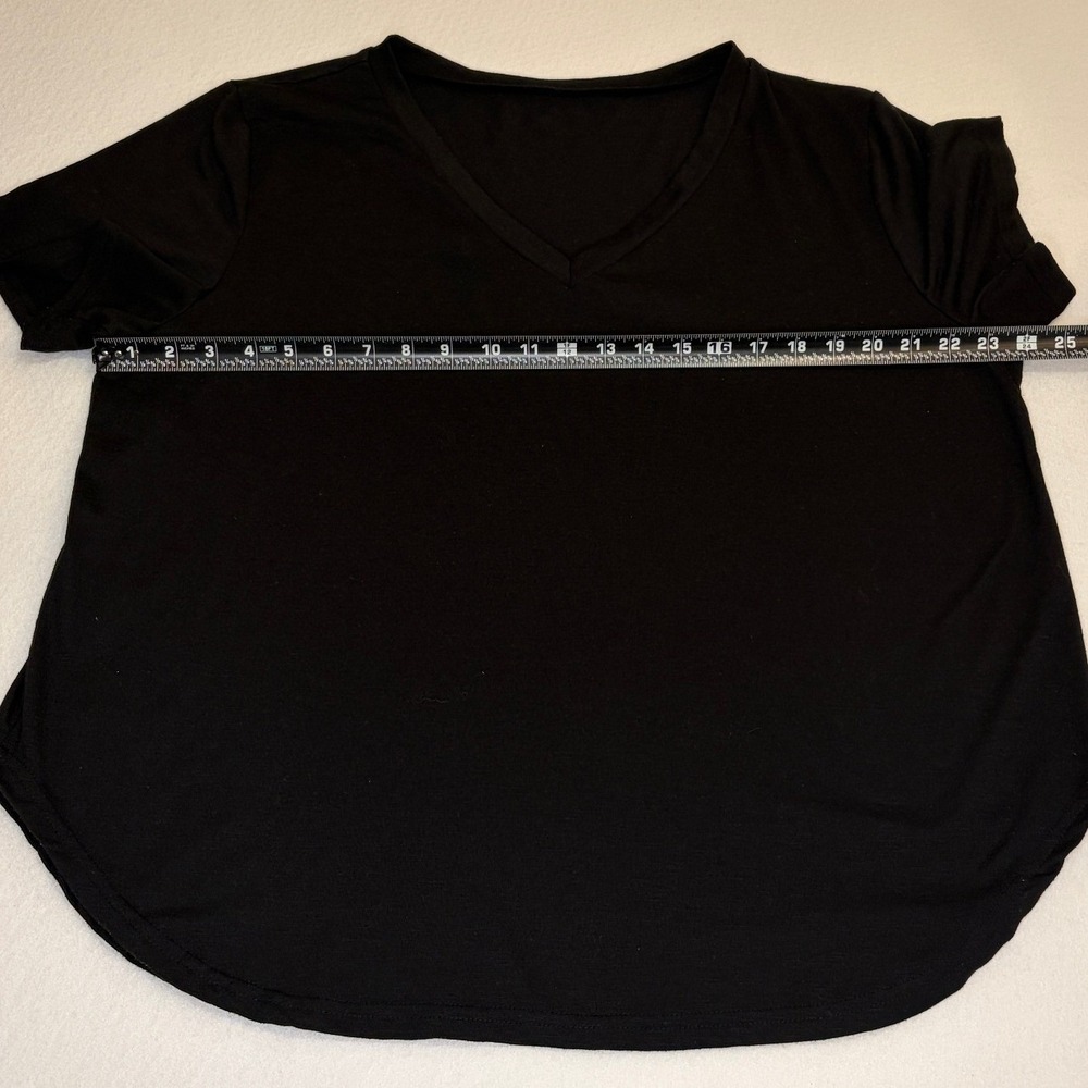 Women Black V-Neck Short Sleeve T-Shirt Curved Hem Plus Size 1X - Picture 3 of 4